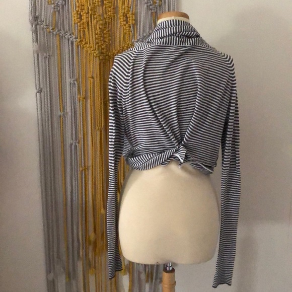 Cropped wrap cardigan - Picture 3 of 5